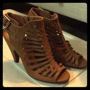 Brown medium size heels